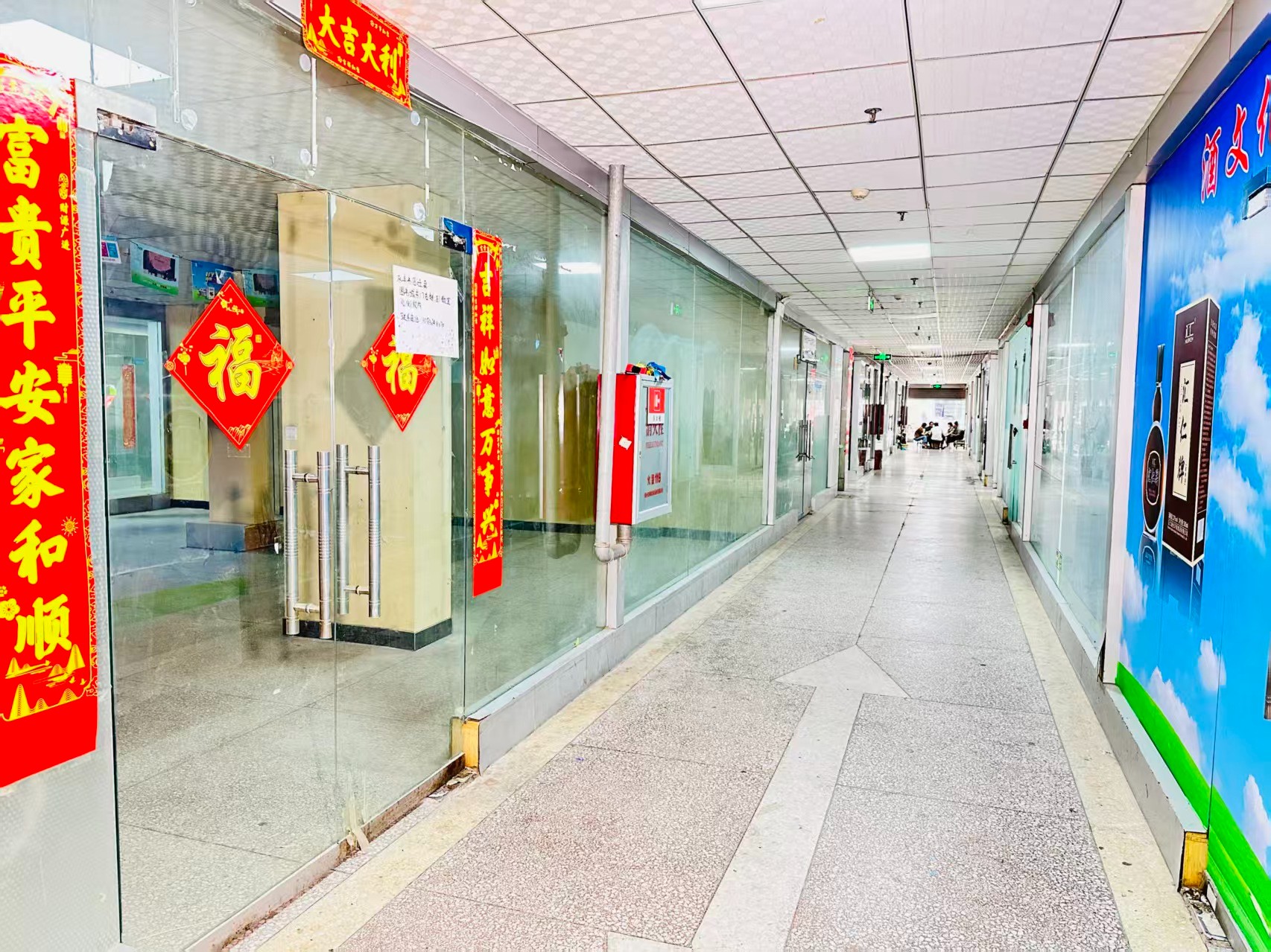 西昌巷园区位于洛阳市老城区春都路商贸核心区域，周边商业氛围成熟，交通便利，配套完善。依托传统副食品商贸资源，园区具备良好的经营基础和人气优势，是企业办公、商品展示、批发零售及创业发展的理想选择。